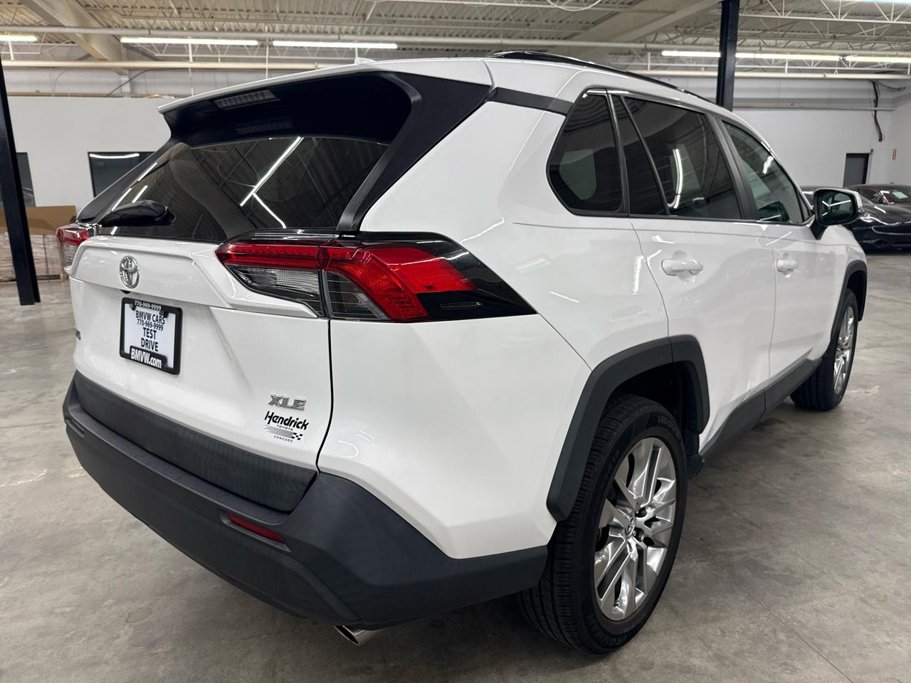 Toyota RAV4 XLE Premium FWD (Natl) 2020