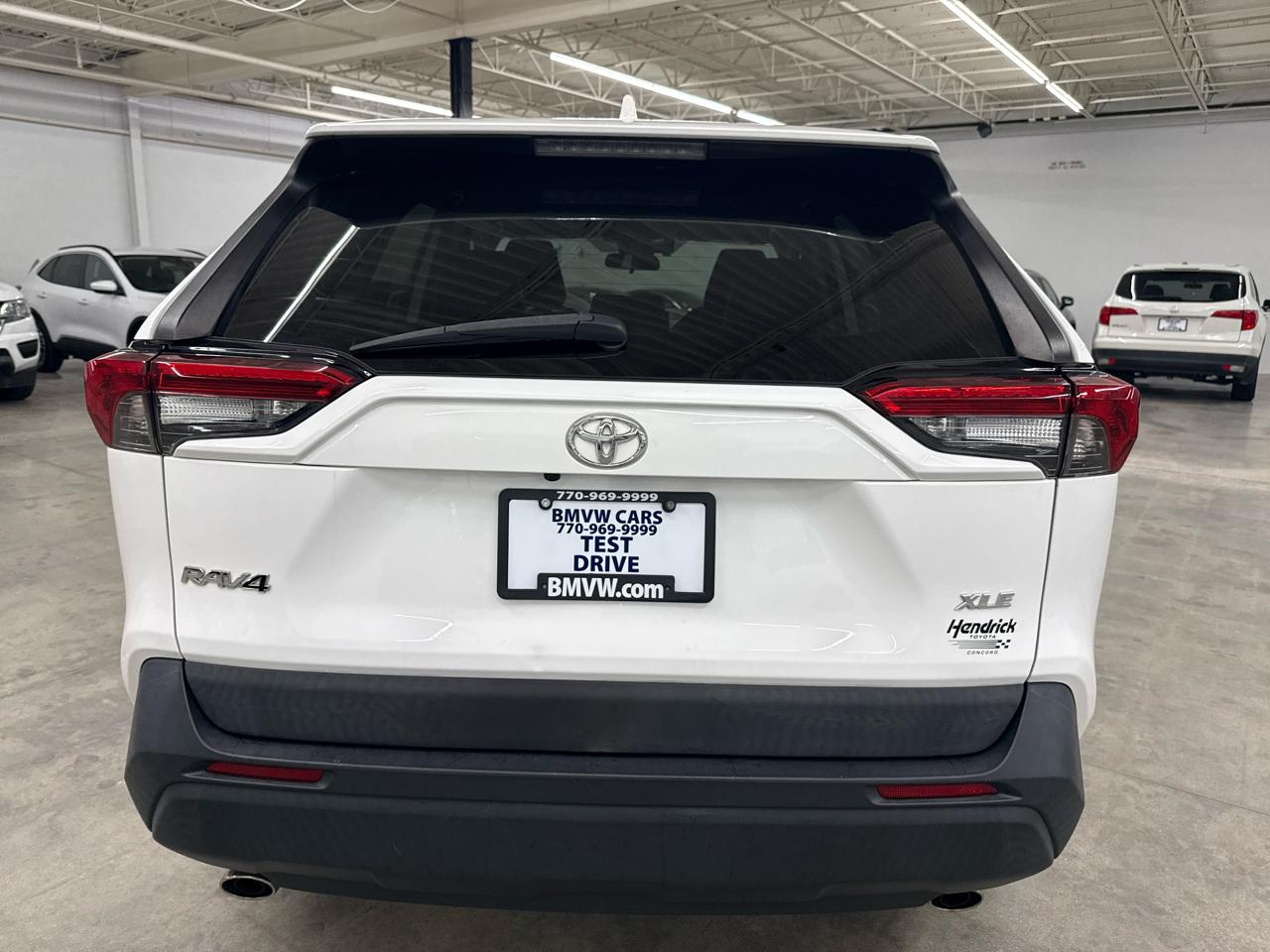 Toyota RAV4 XLE Premium FWD (Natl) 2020