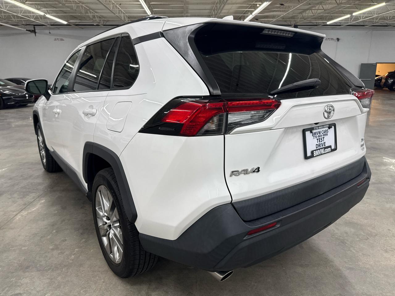 Toyota RAV4 XLE Premium FWD (Natl) 2020