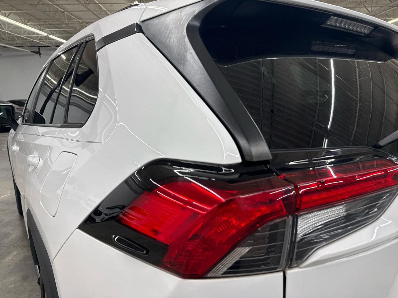 Toyota RAV4 XLE Premium FWD (Natl) 2020