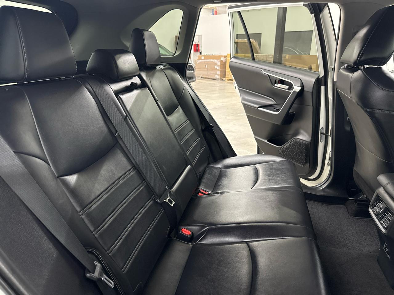 Toyota RAV4 XLE Premium FWD (Natl) 2020