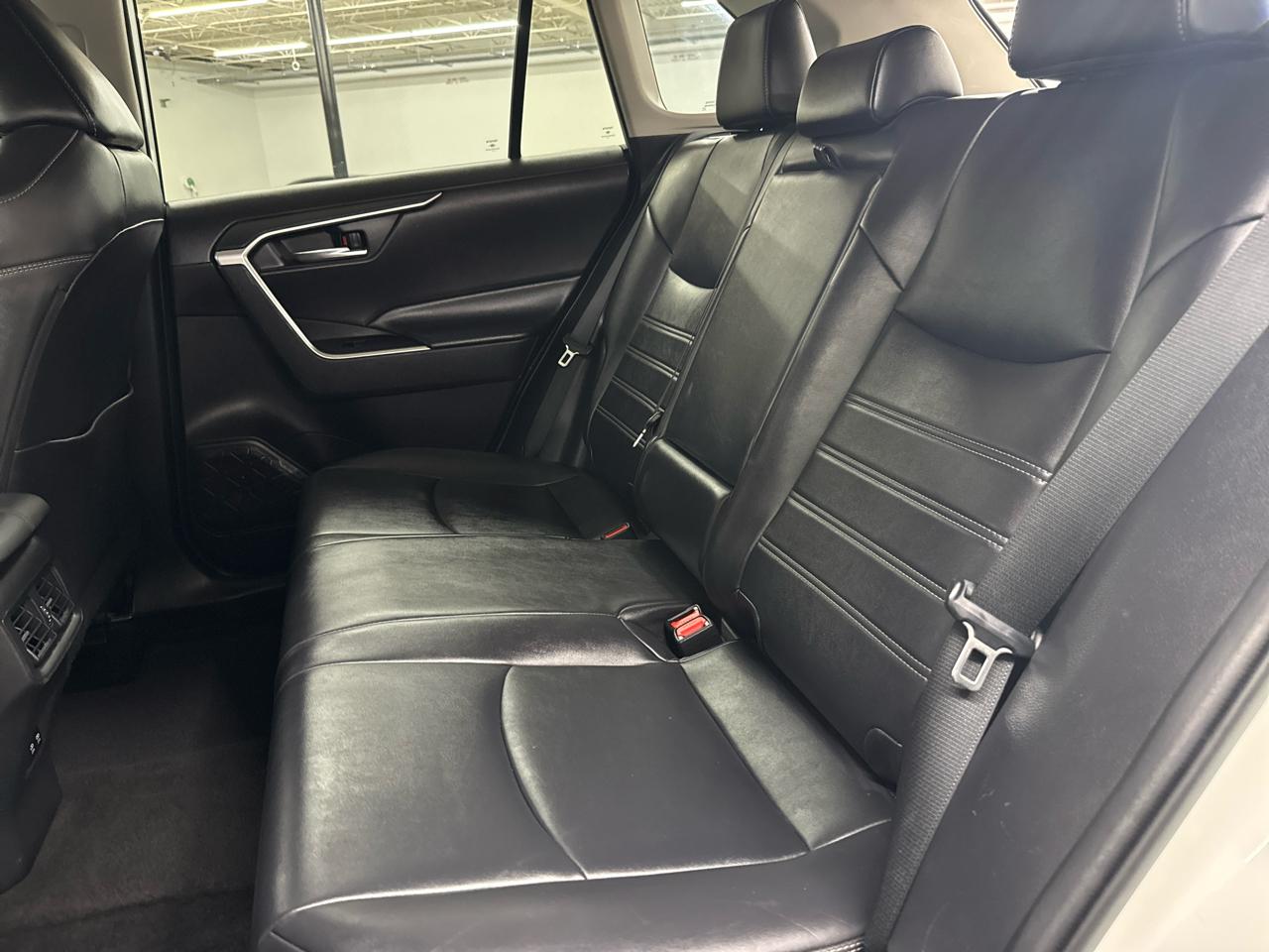 Toyota RAV4 XLE Premium FWD (Natl) 2020