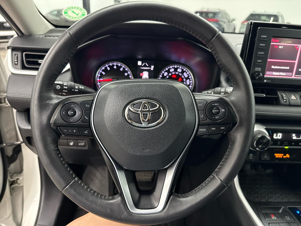 Toyota RAV4 XLE Premium FWD (Natl) 2020