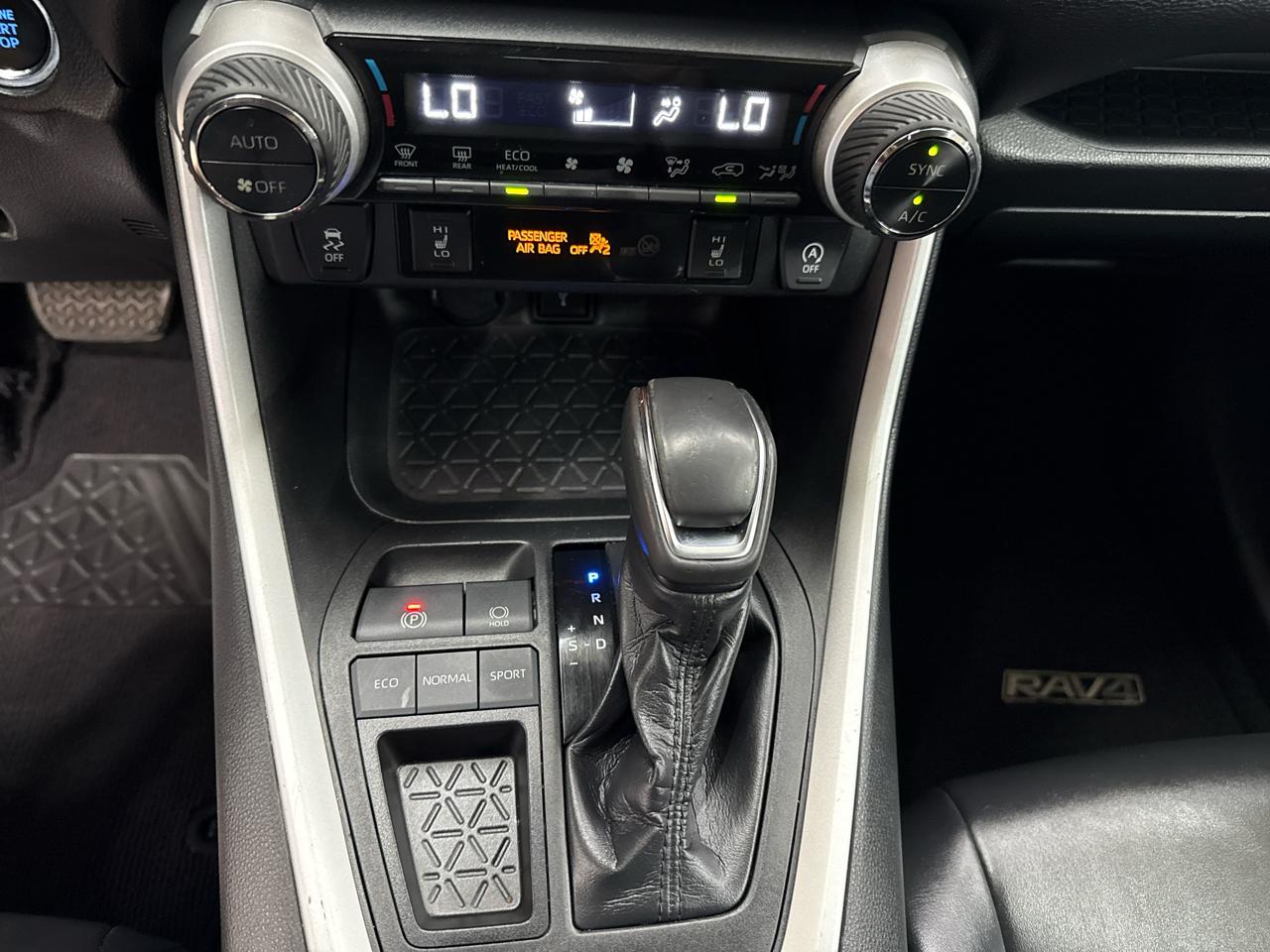 Toyota RAV4 XLE Premium FWD (Natl) 2020