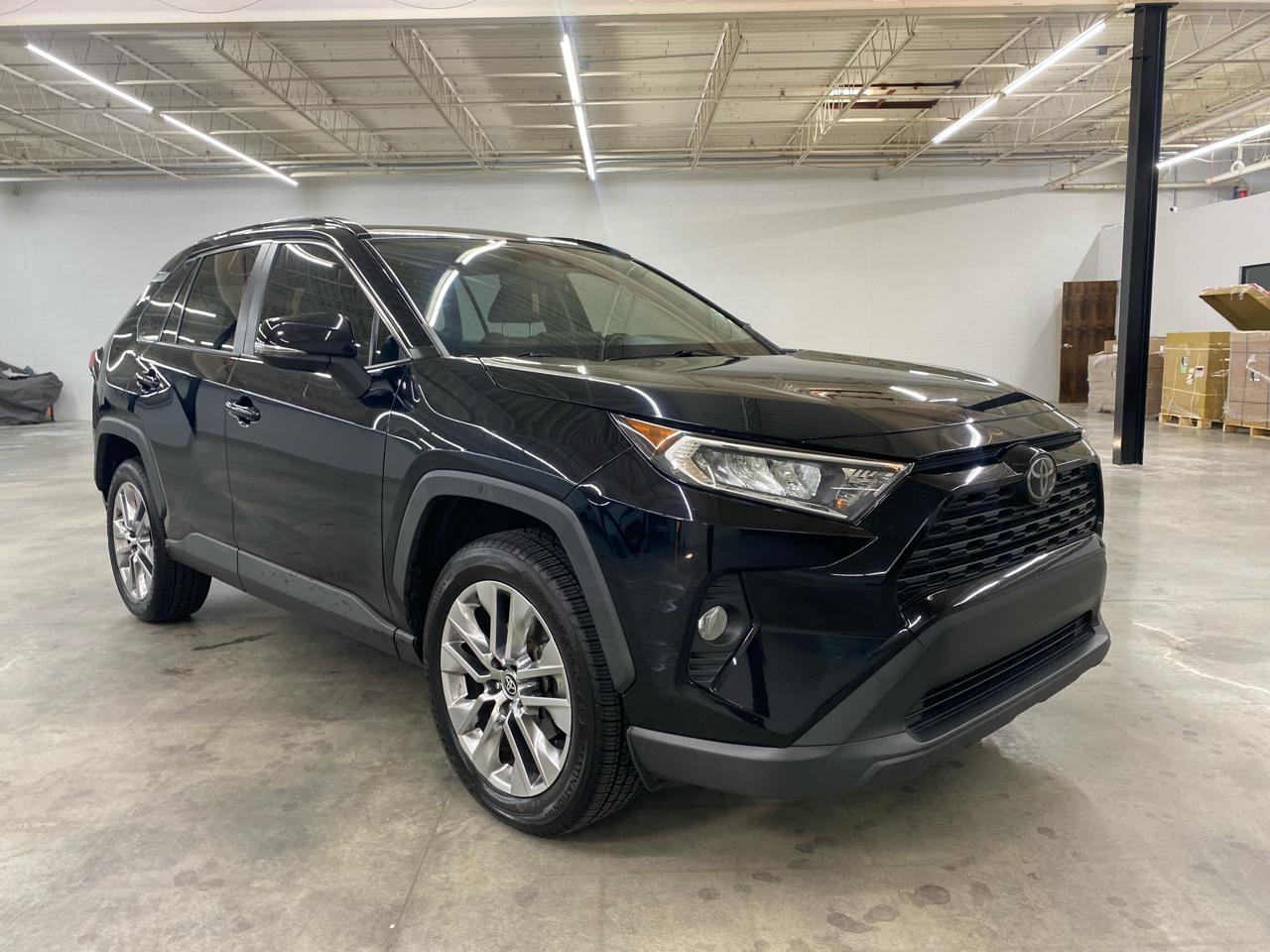 Toyota RAV4 XLE Premium FWD (Natl) 2020
