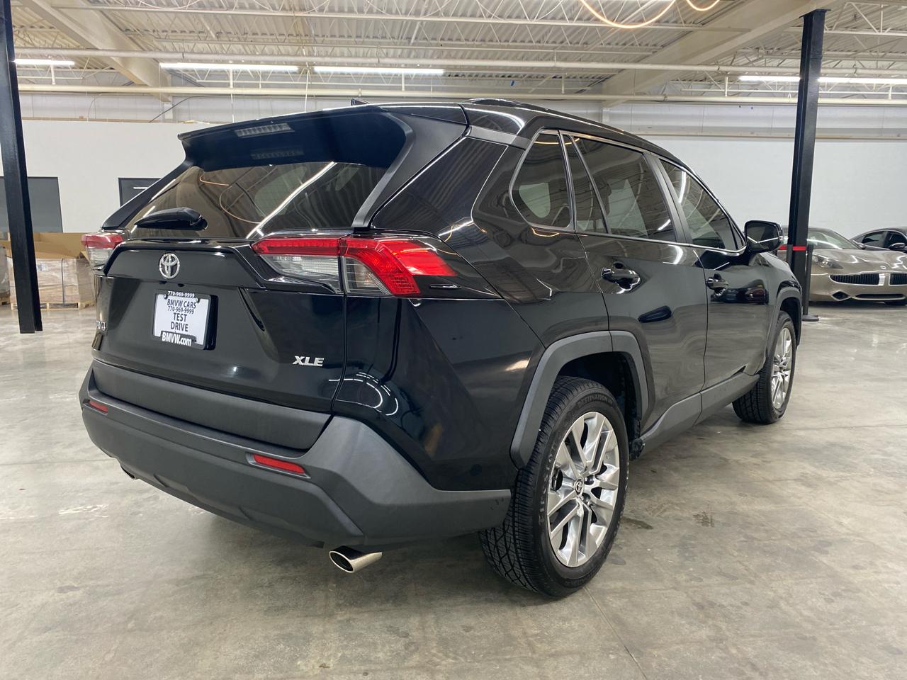 Toyota RAV4 XLE Premium FWD (Natl) 2020