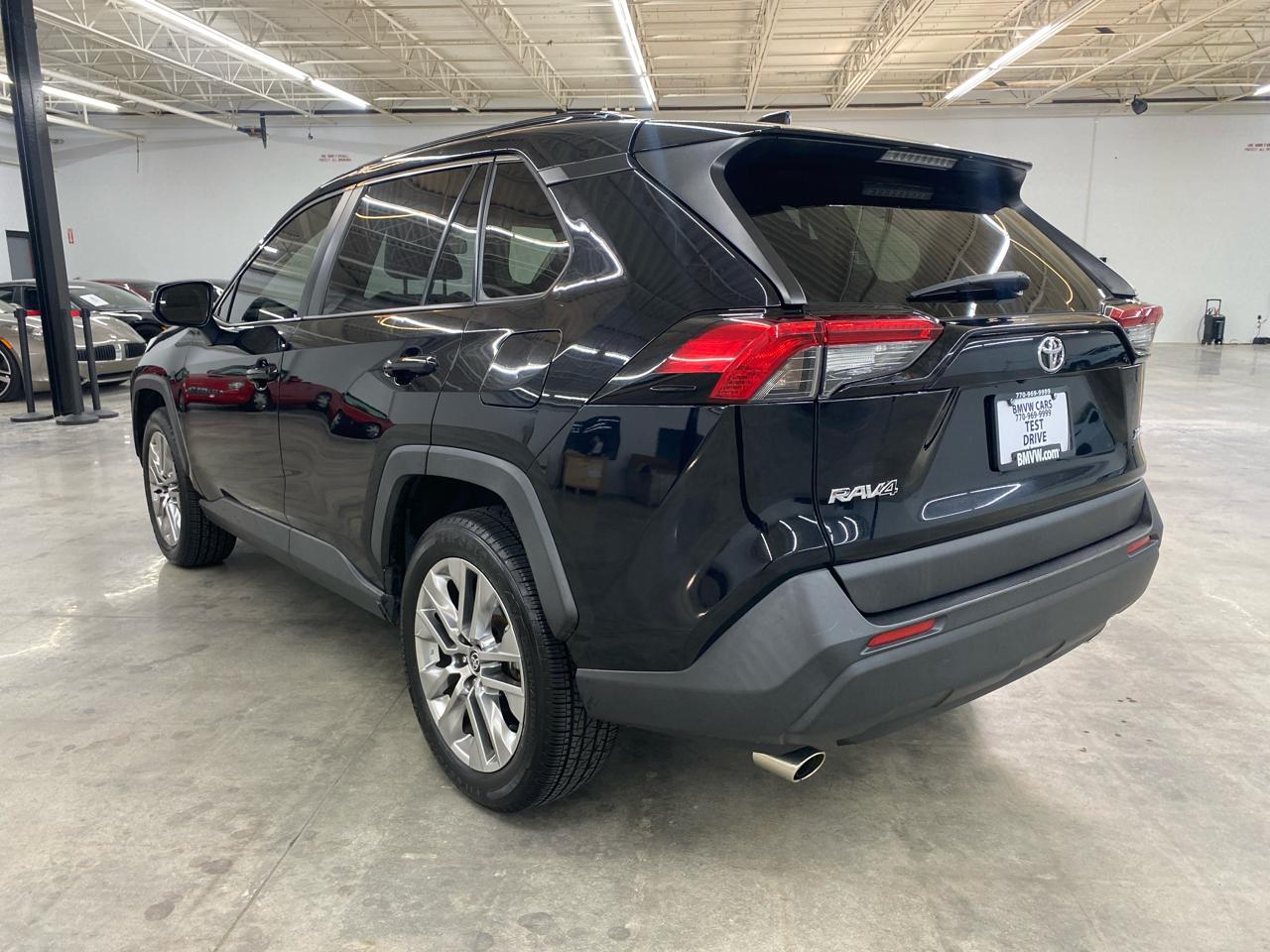 Toyota RAV4 XLE Premium FWD (Natl) 2020