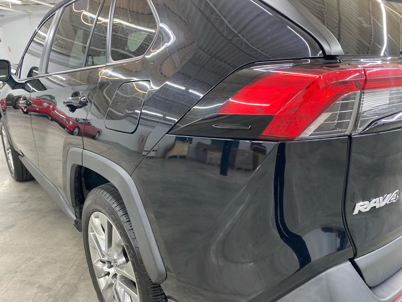 Toyota RAV4 XLE Premium FWD (Natl) 2020