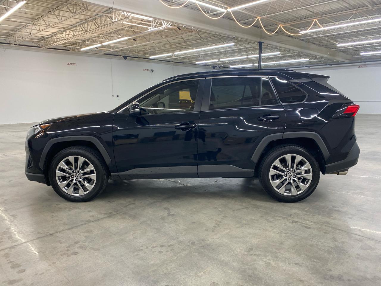 Toyota RAV4 XLE Premium FWD (Natl) 2020