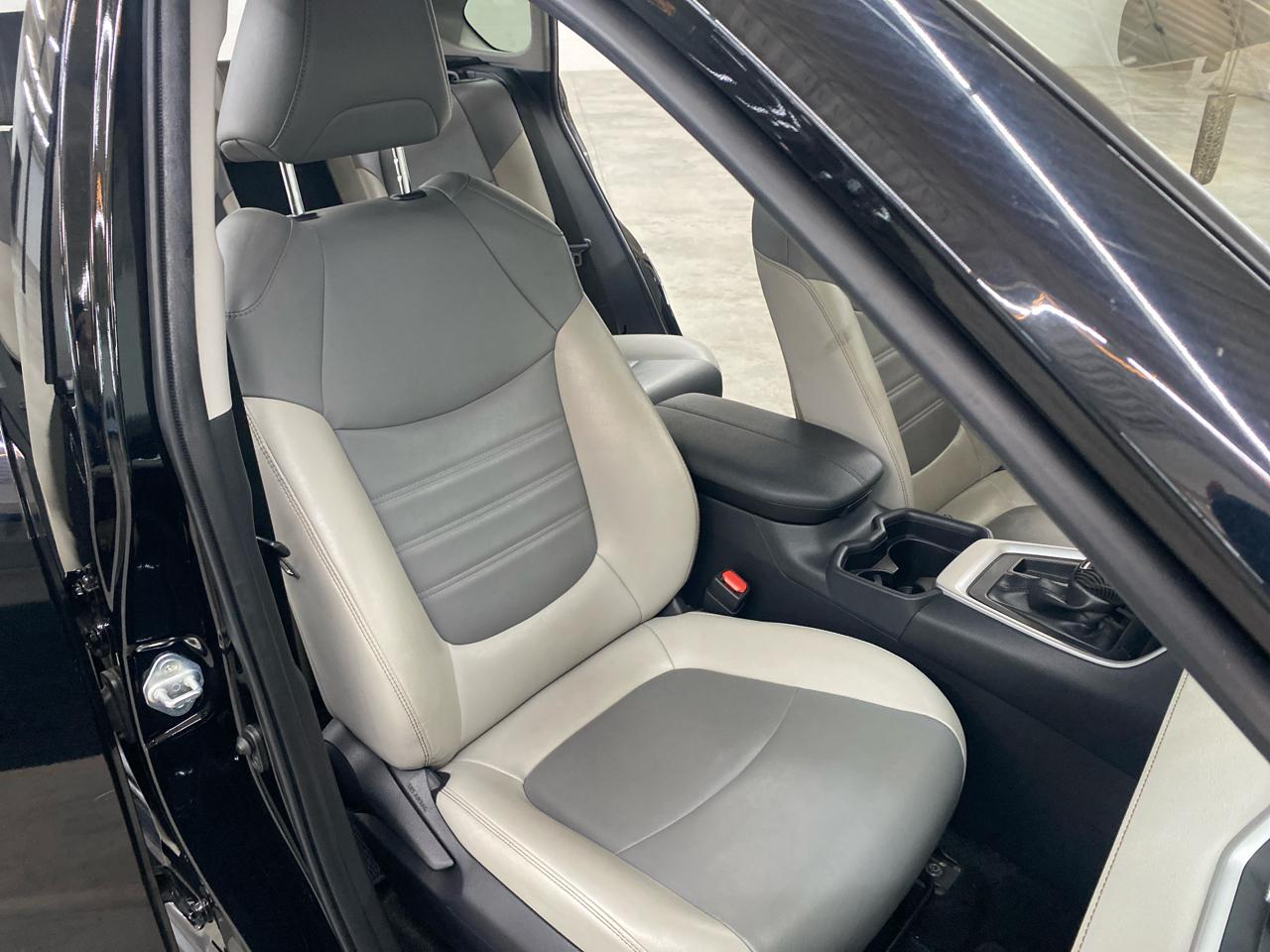 Toyota RAV4 XLE Premium FWD (Natl) 2020
