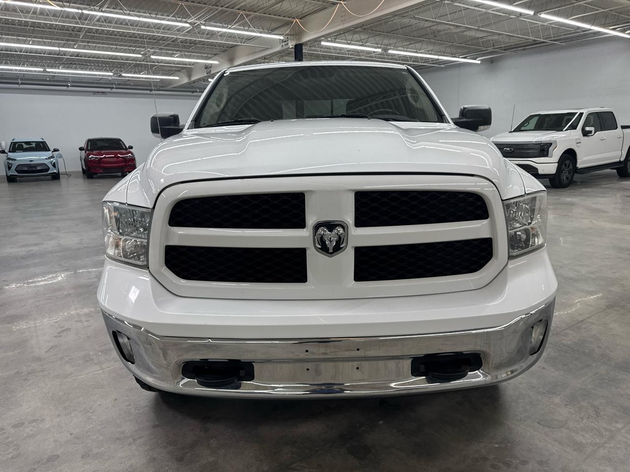 RAM 1500 4WD Crew Cab 140.5" Outdoorsman 2016