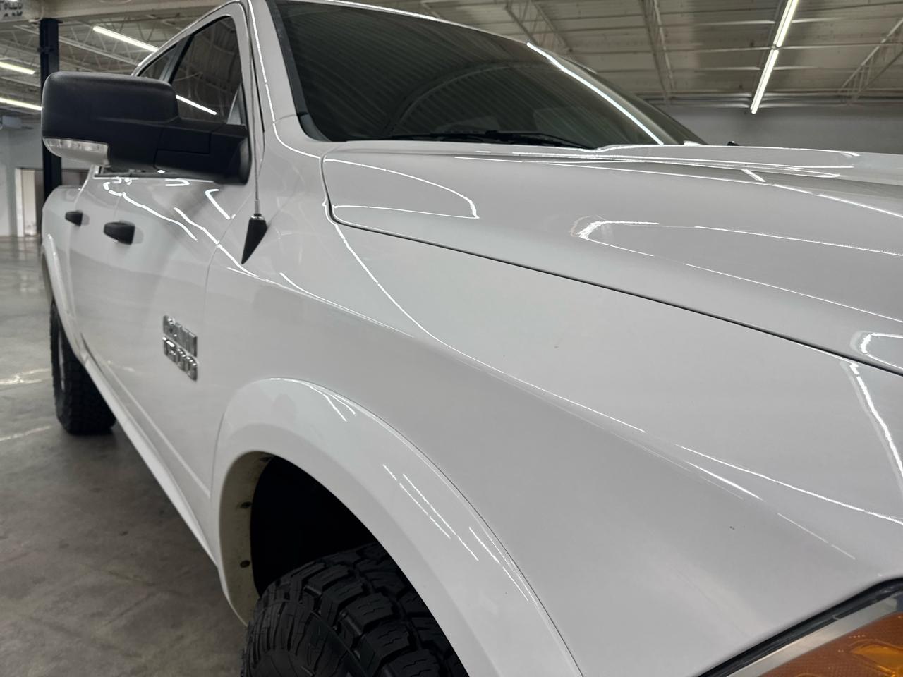 RAM 1500 4WD Crew Cab 140.5" Outdoorsman 2016