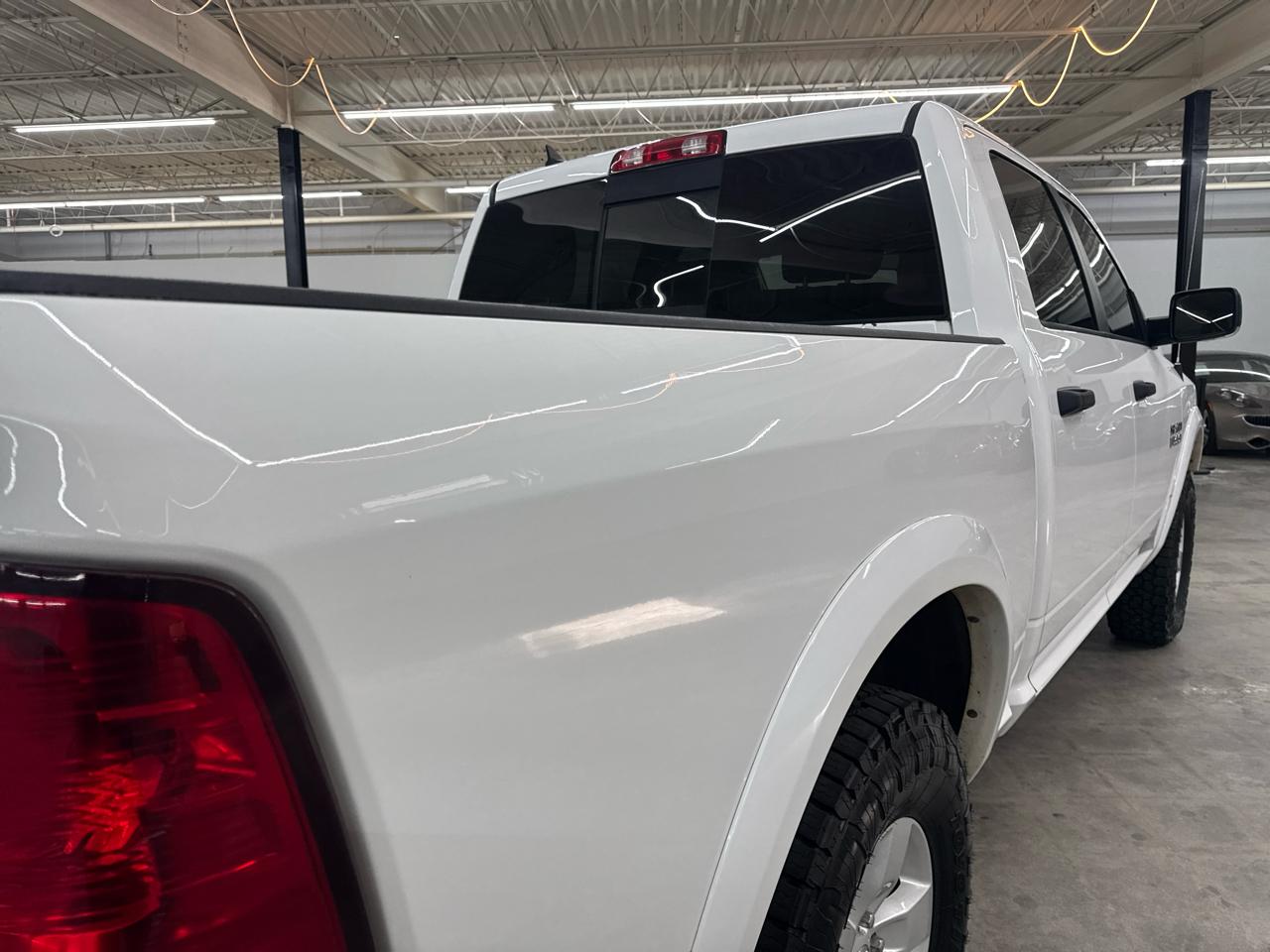 RAM 1500 4WD Crew Cab 140.5" Outdoorsman 2016