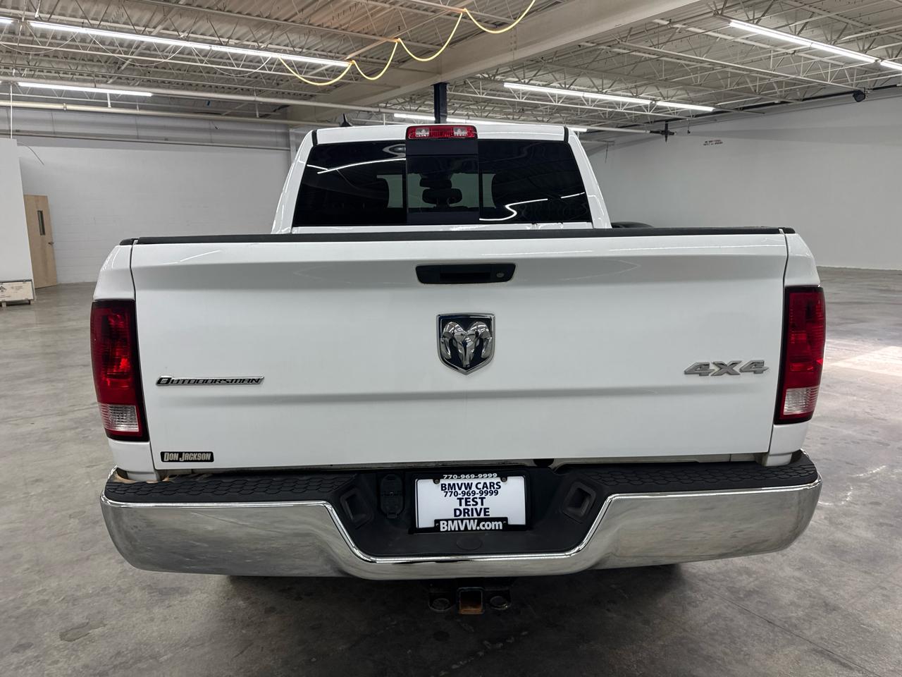 RAM 1500 4WD Crew Cab 140.5" Outdoorsman 2016