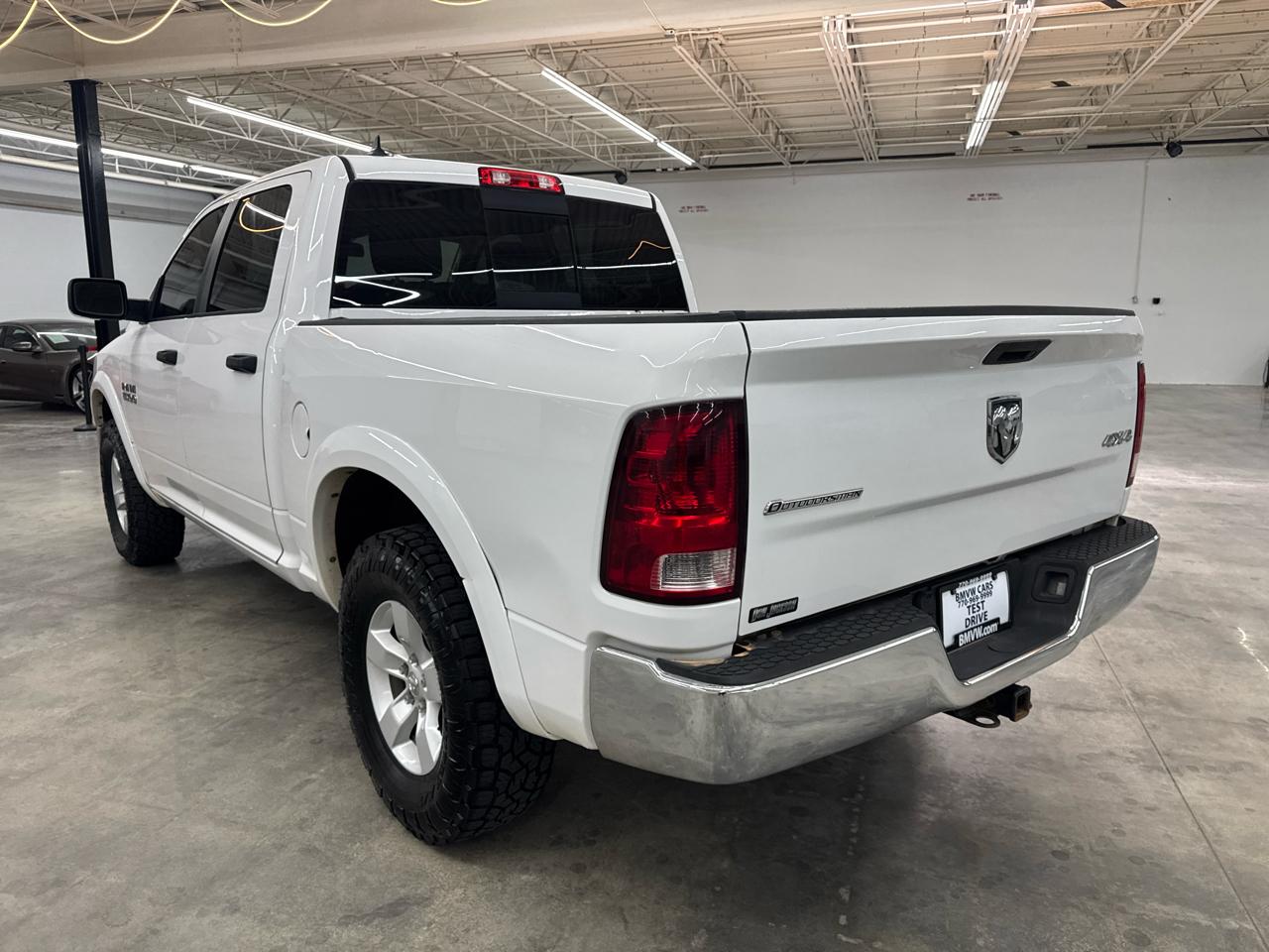 RAM 1500 4WD Crew Cab 140.5" Outdoorsman 2016