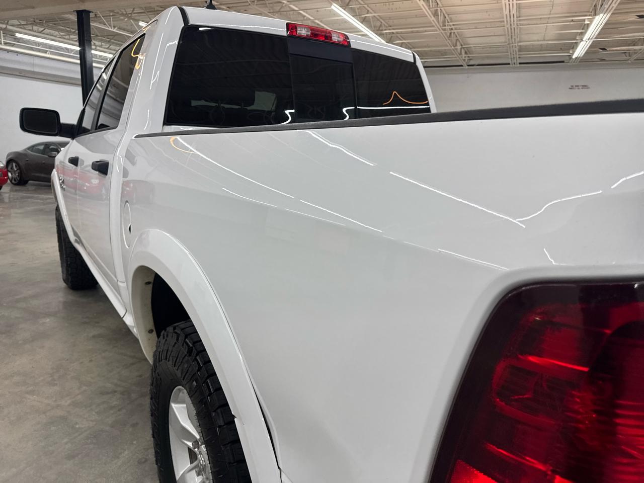 RAM 1500 4WD Crew Cab 140.5" Outdoorsman 2016
