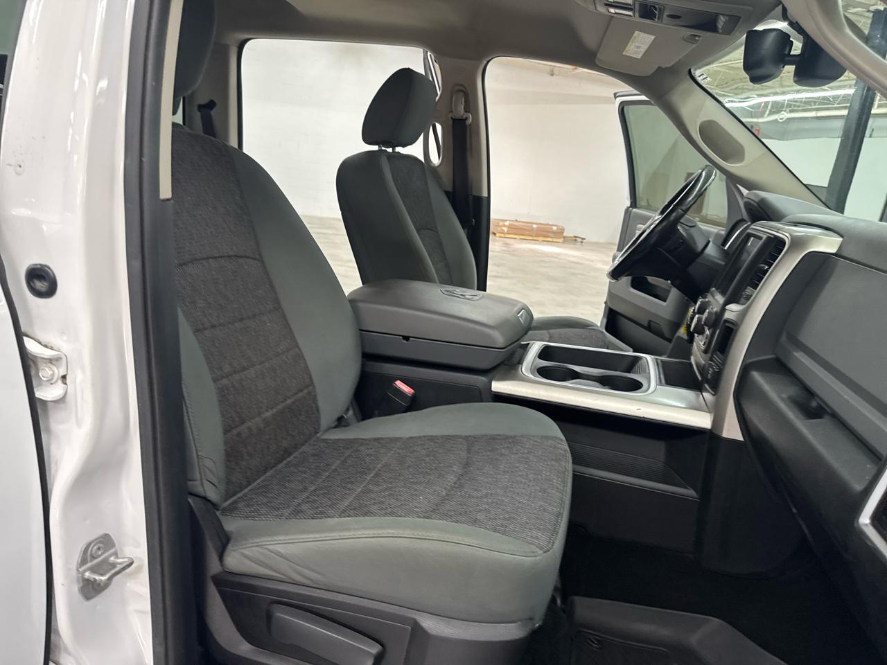 RAM 1500 4WD Crew Cab 140.5" Outdoorsman 2016