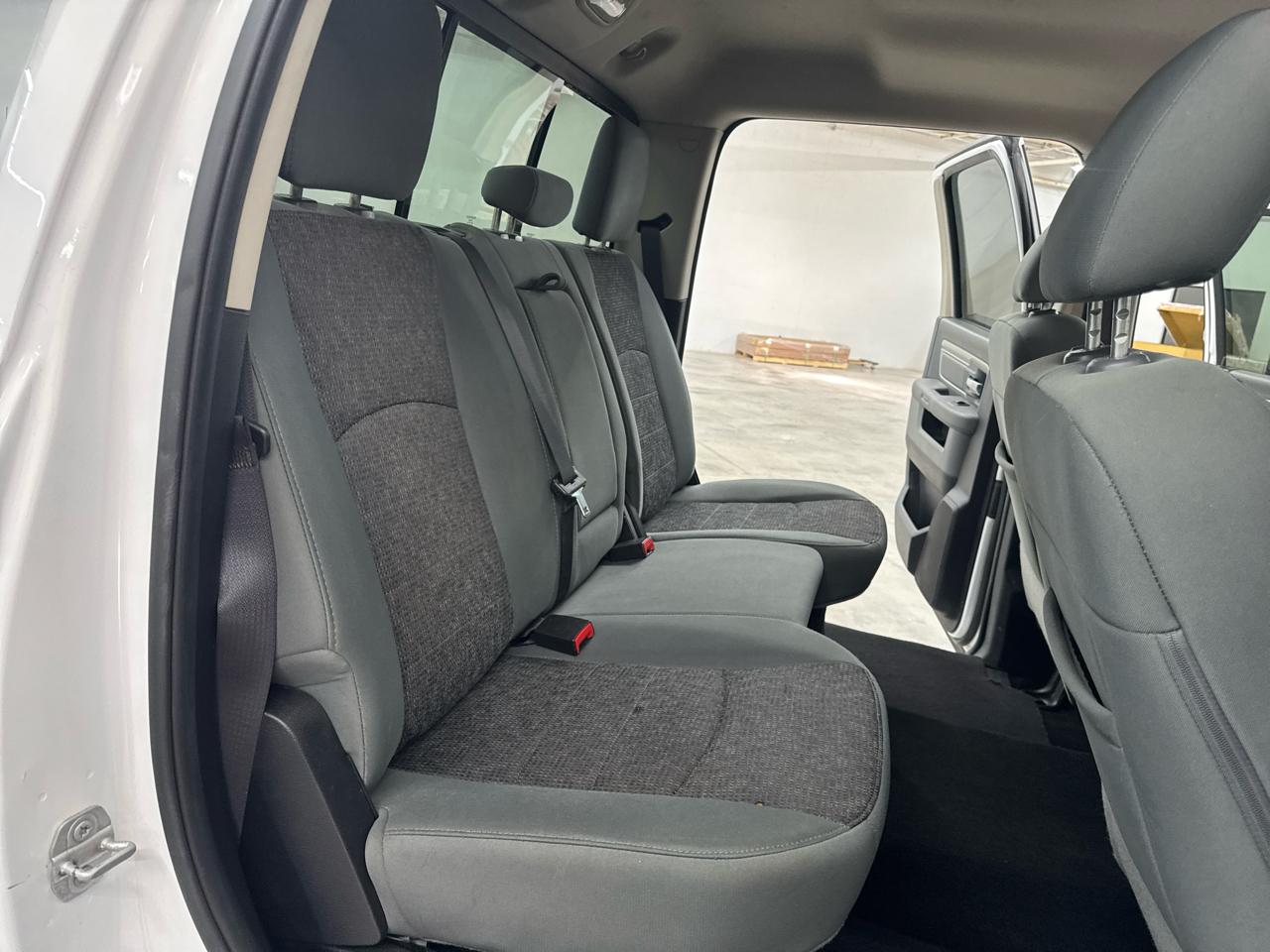RAM 1500 4WD Crew Cab 140.5" Outdoorsman 2016
