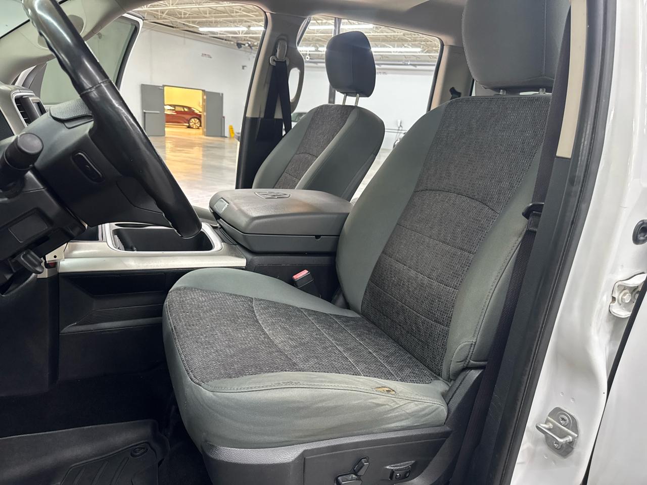 RAM 1500 4WD Crew Cab 140.5" Outdoorsman 2016