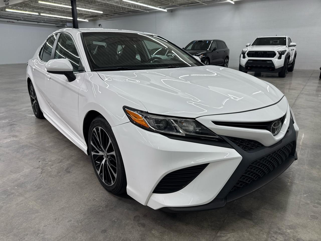 Toyota Camry SE Auto (Natl) 2020