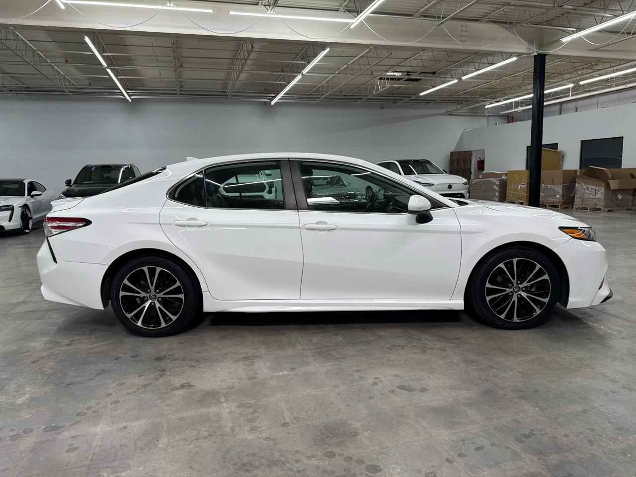 Toyota Camry SE Auto (Natl) 2020