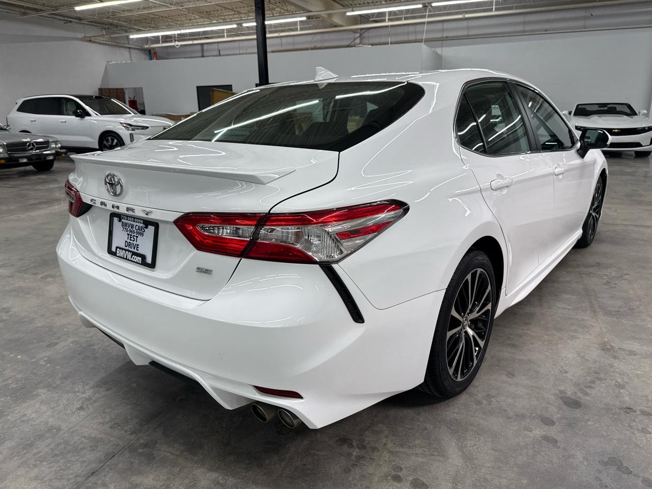 Toyota Camry SE Auto (Natl) 2020