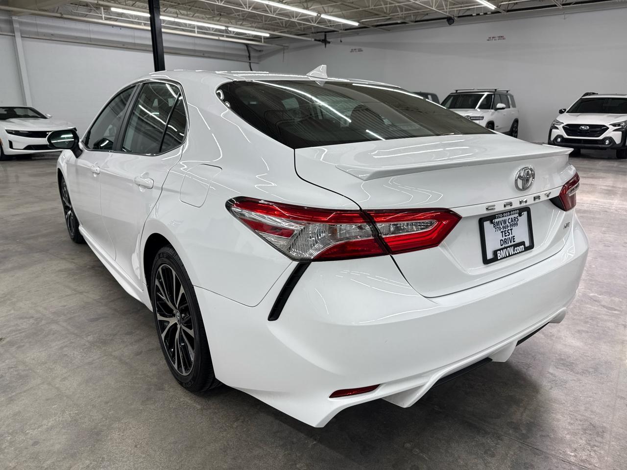 Toyota Camry SE Auto (Natl) 2020