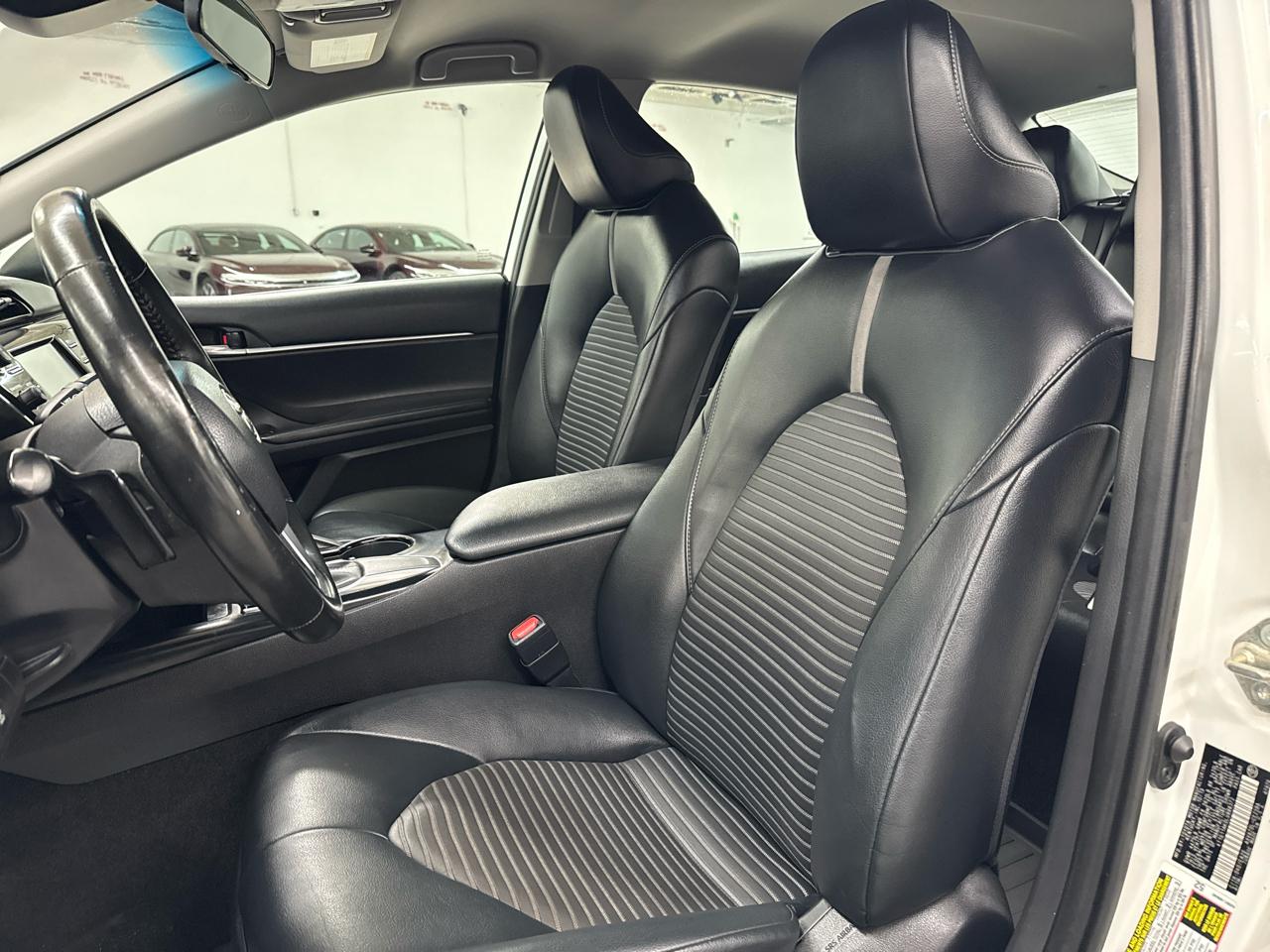 Toyota Camry SE Auto (Natl) 2020