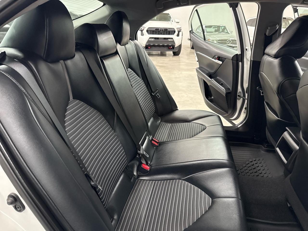 Toyota Camry SE Auto (Natl) 2020