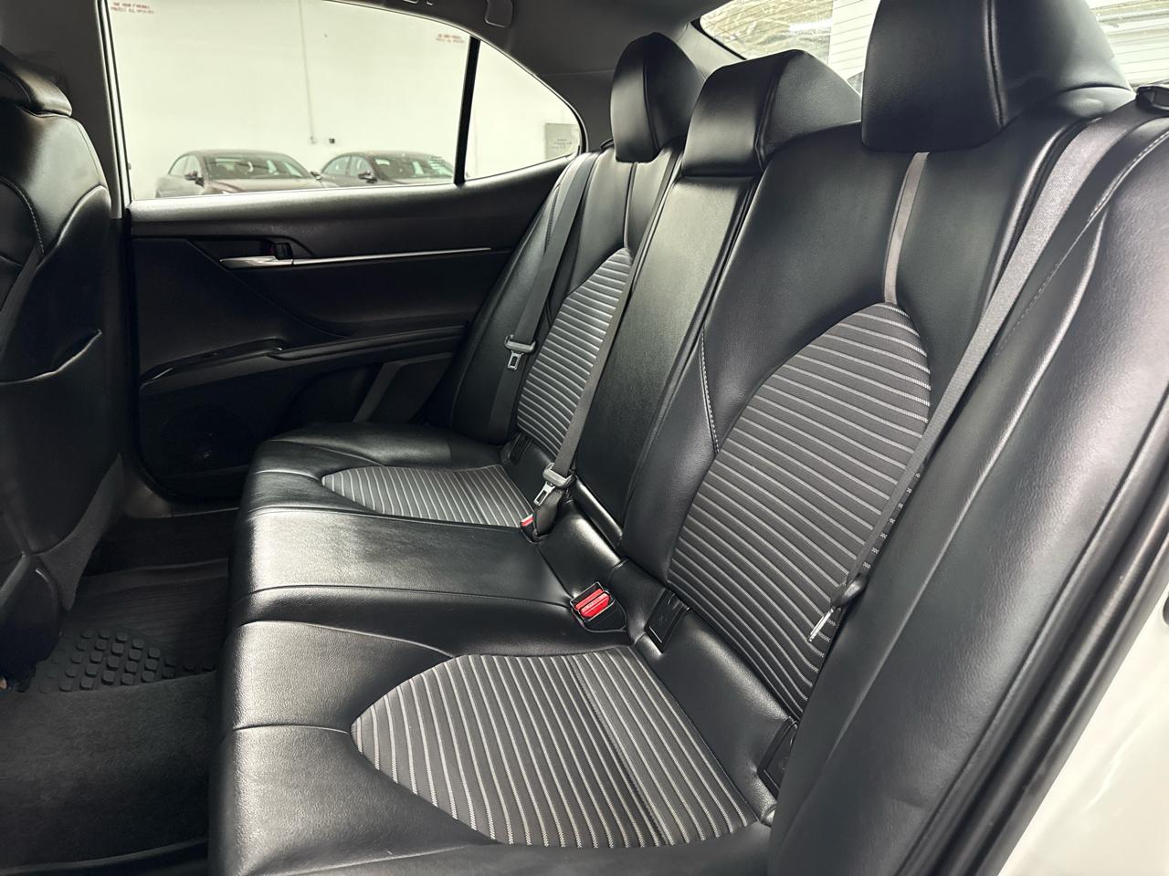 Toyota Camry SE Auto (Natl) 2020