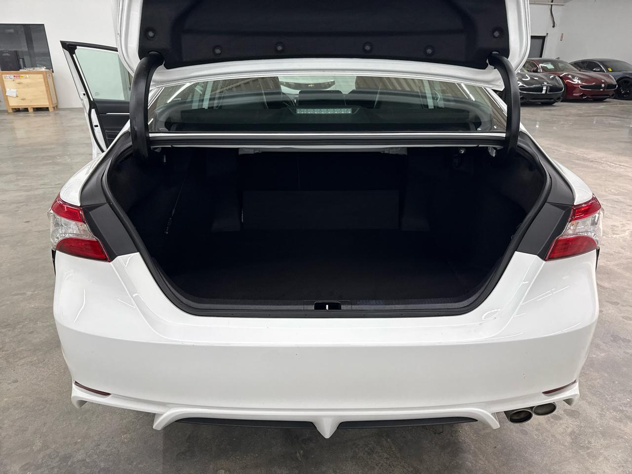 Toyota Camry SE Auto (Natl) 2020