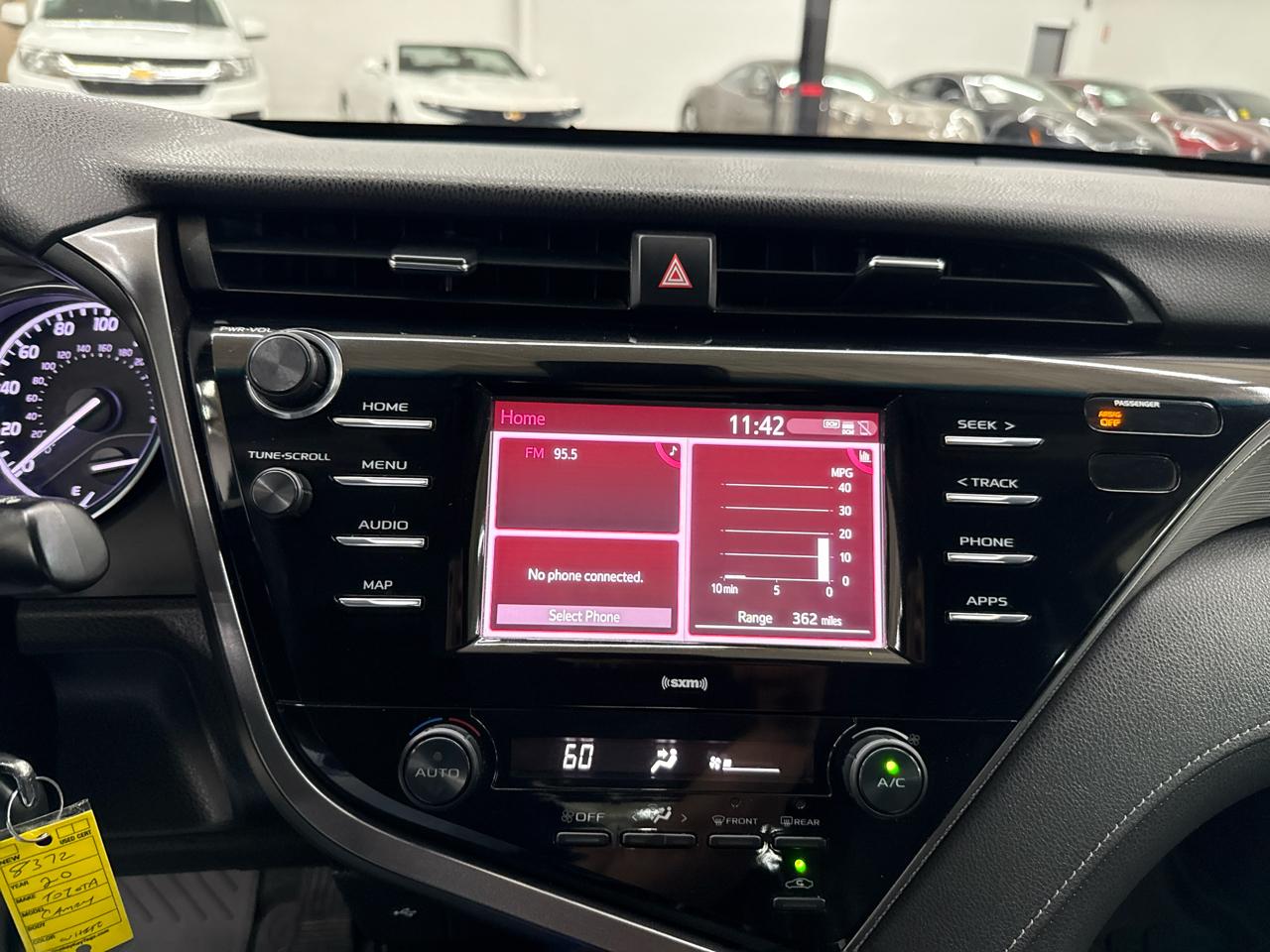 Toyota Camry SE Auto (Natl) 2020
