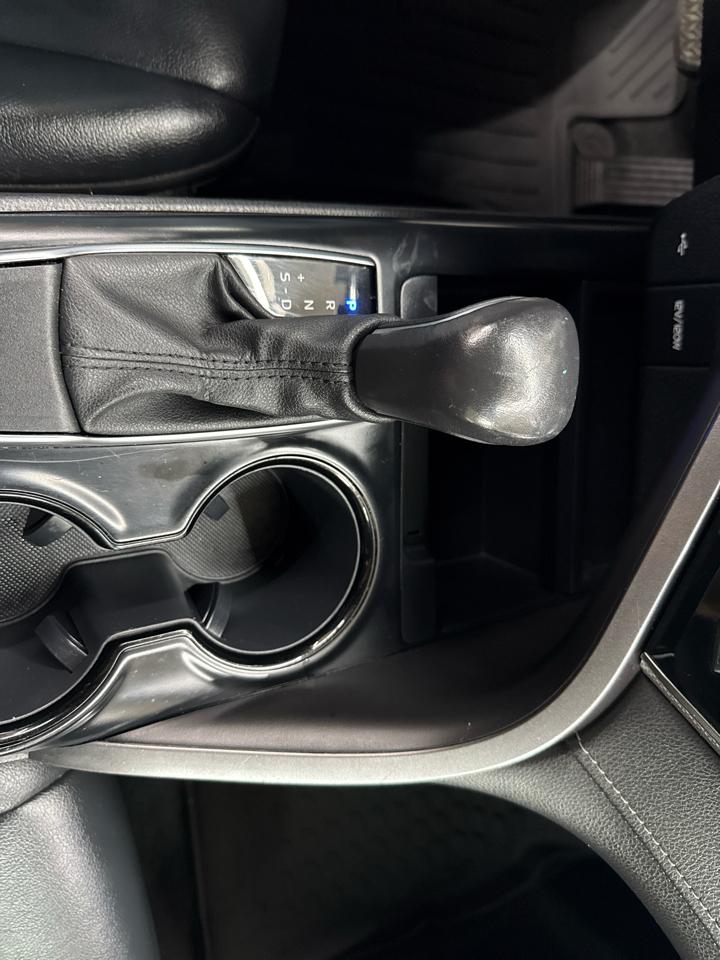 Toyota Camry SE Auto (Natl) 2020