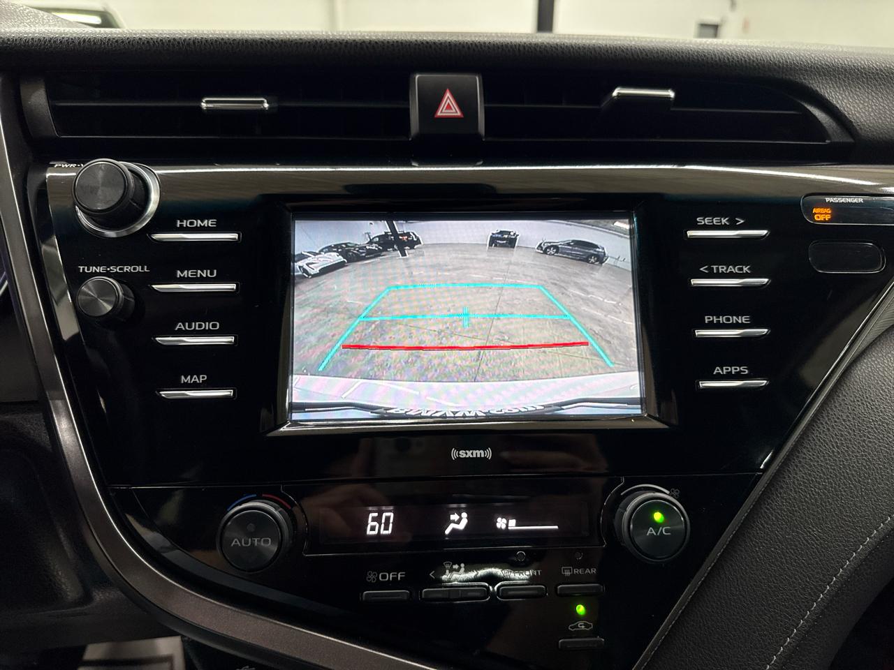 Toyota Camry SE Auto (Natl) 2020