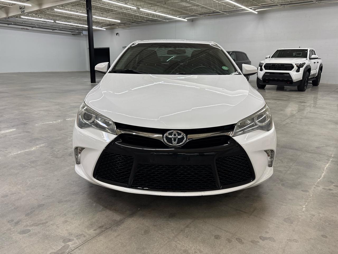 Toyota Camry XLE Auto (Natl) 2017