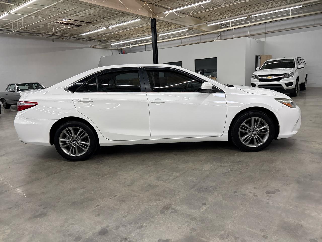 Toyota Camry XLE Auto (Natl) 2017