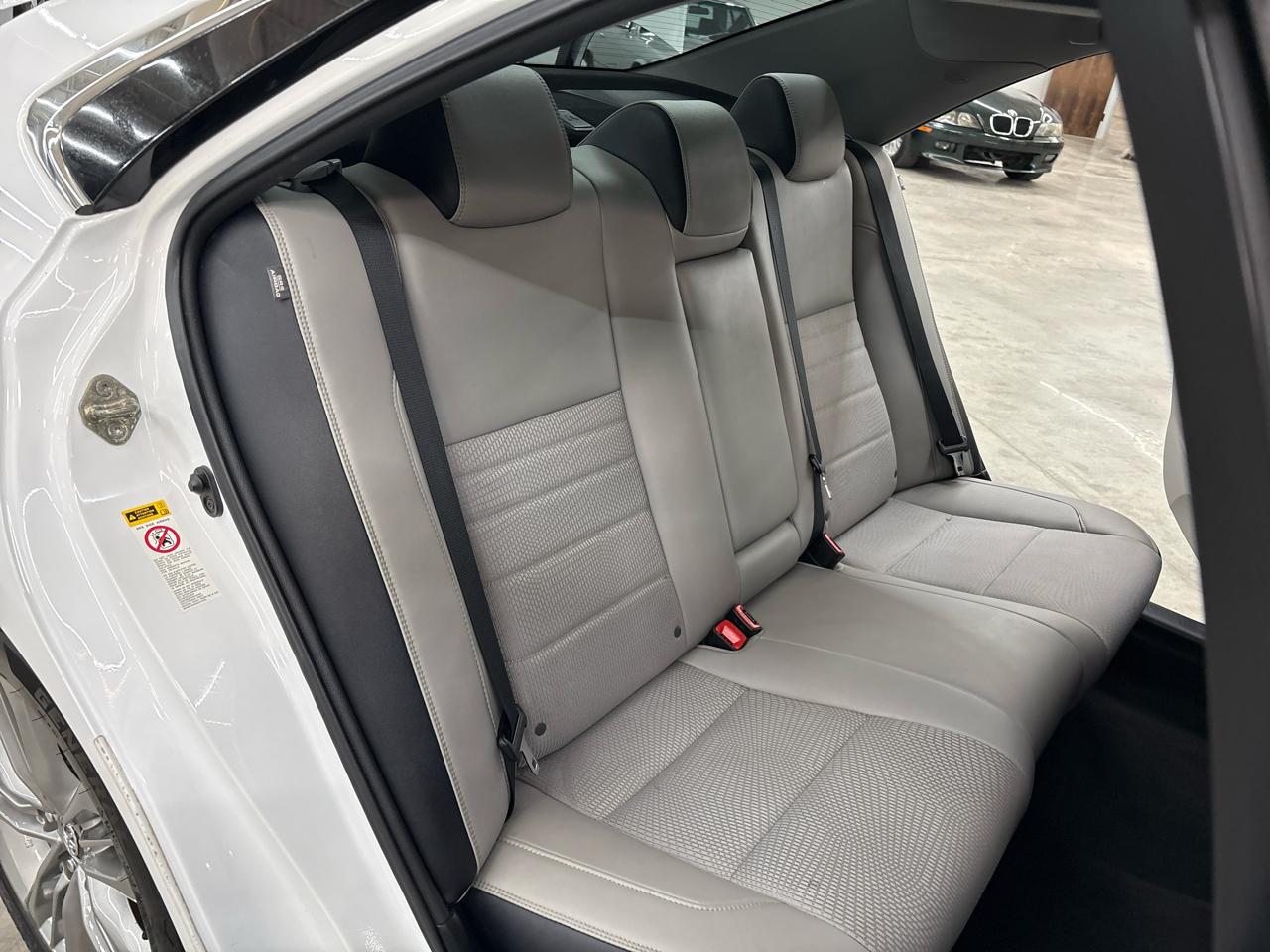 Toyota Camry XLE Auto (Natl) 2017