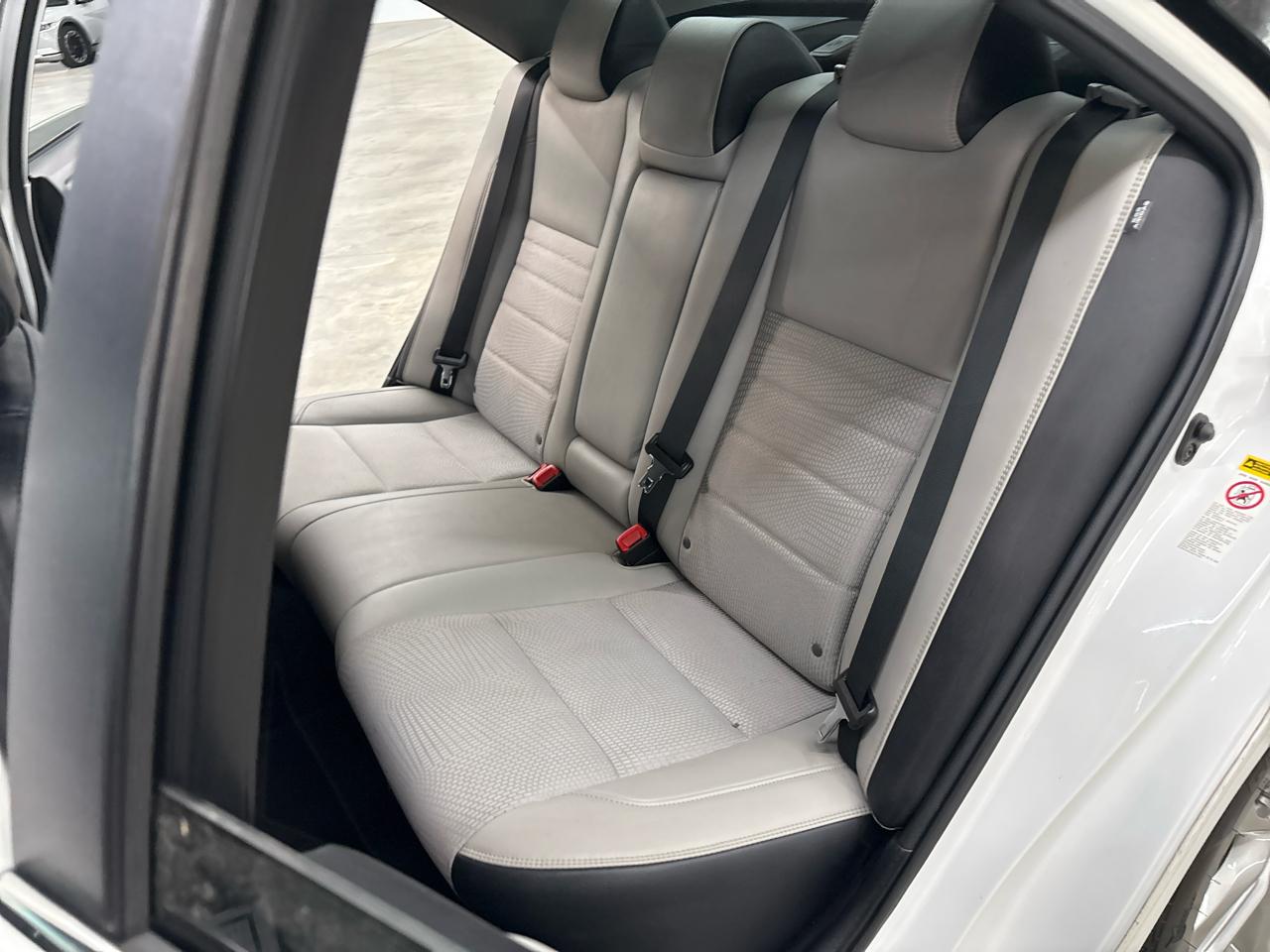 Toyota Camry XLE Auto (Natl) 2017