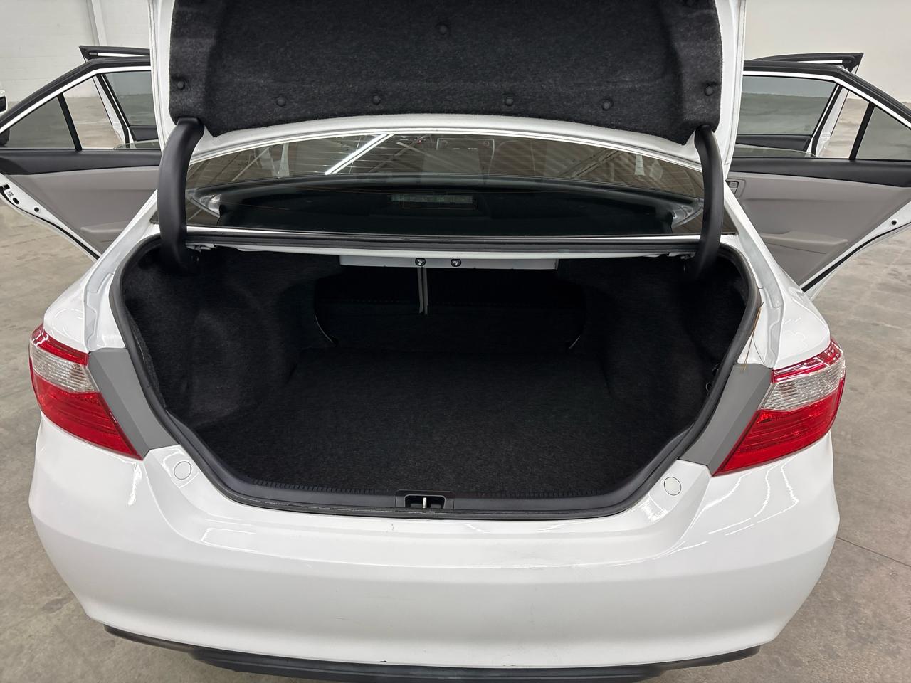 Toyota Camry XLE Auto (Natl) 2017