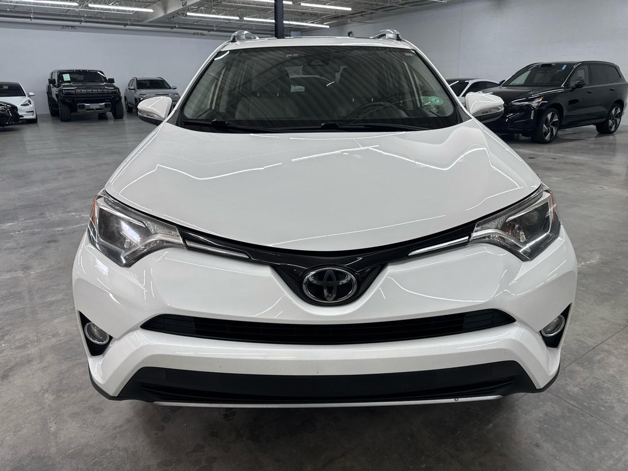 Toyota RAV4 XLE FWD (Natl) 2017