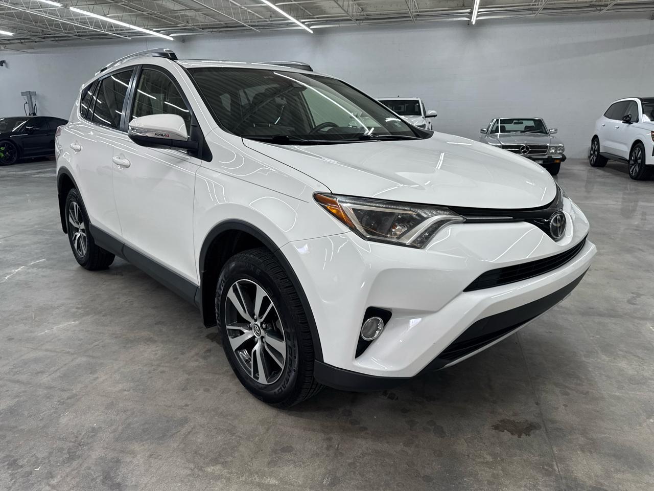 Toyota RAV4 XLE FWD (Natl) 2017