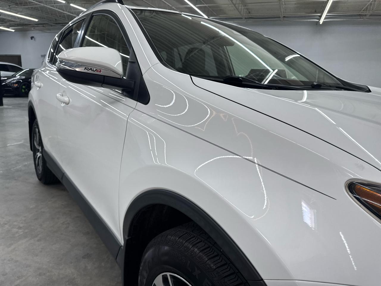 Toyota RAV4 XLE FWD (Natl) 2017