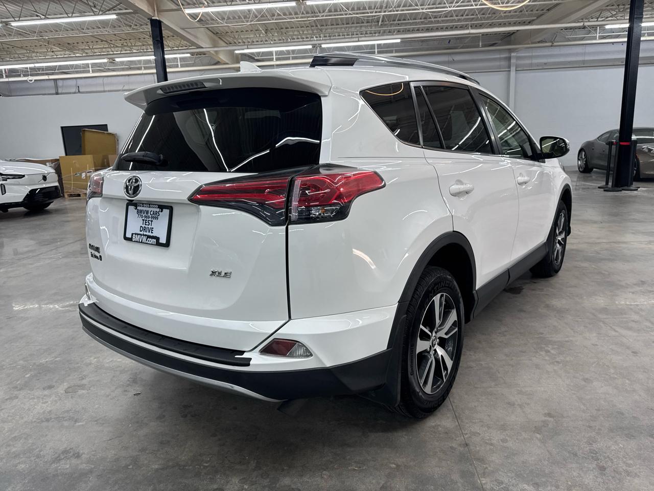 Toyota RAV4 XLE FWD (Natl) 2017