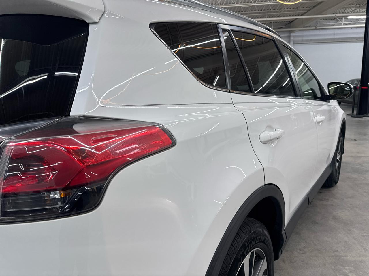 Toyota RAV4 XLE FWD (Natl) 2017