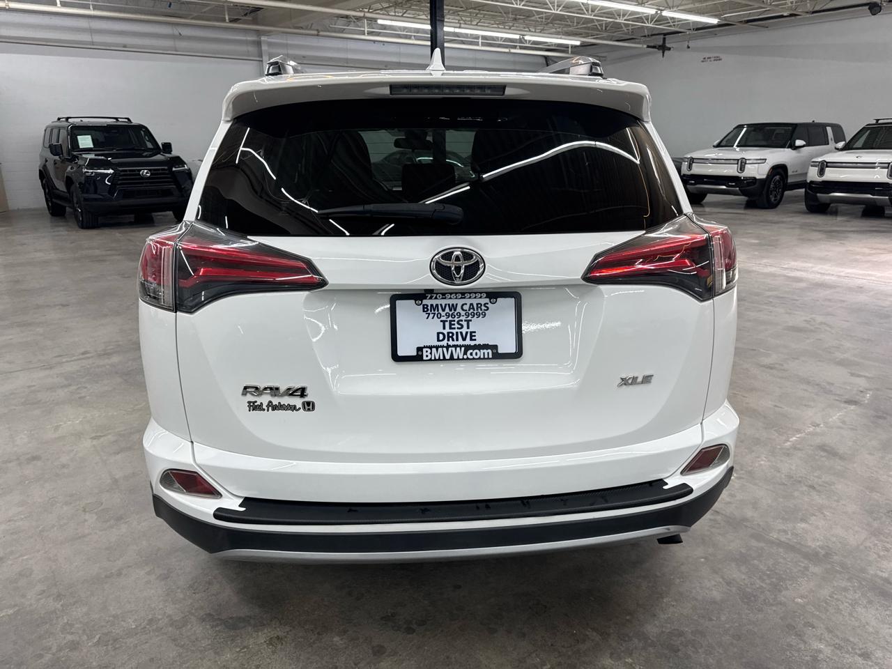 Toyota RAV4 XLE FWD (Natl) 2017