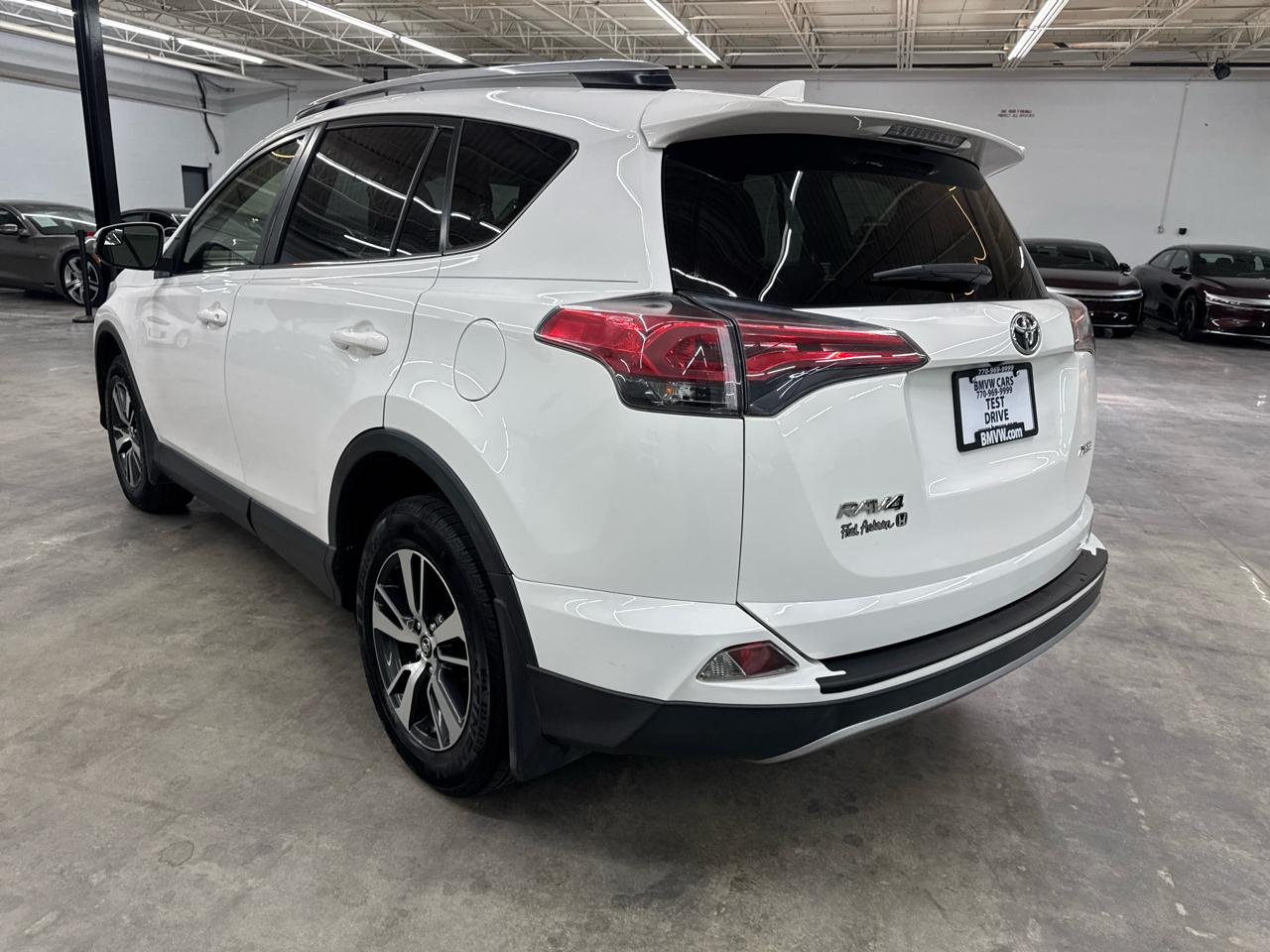 Toyota RAV4 XLE FWD (Natl) 2017