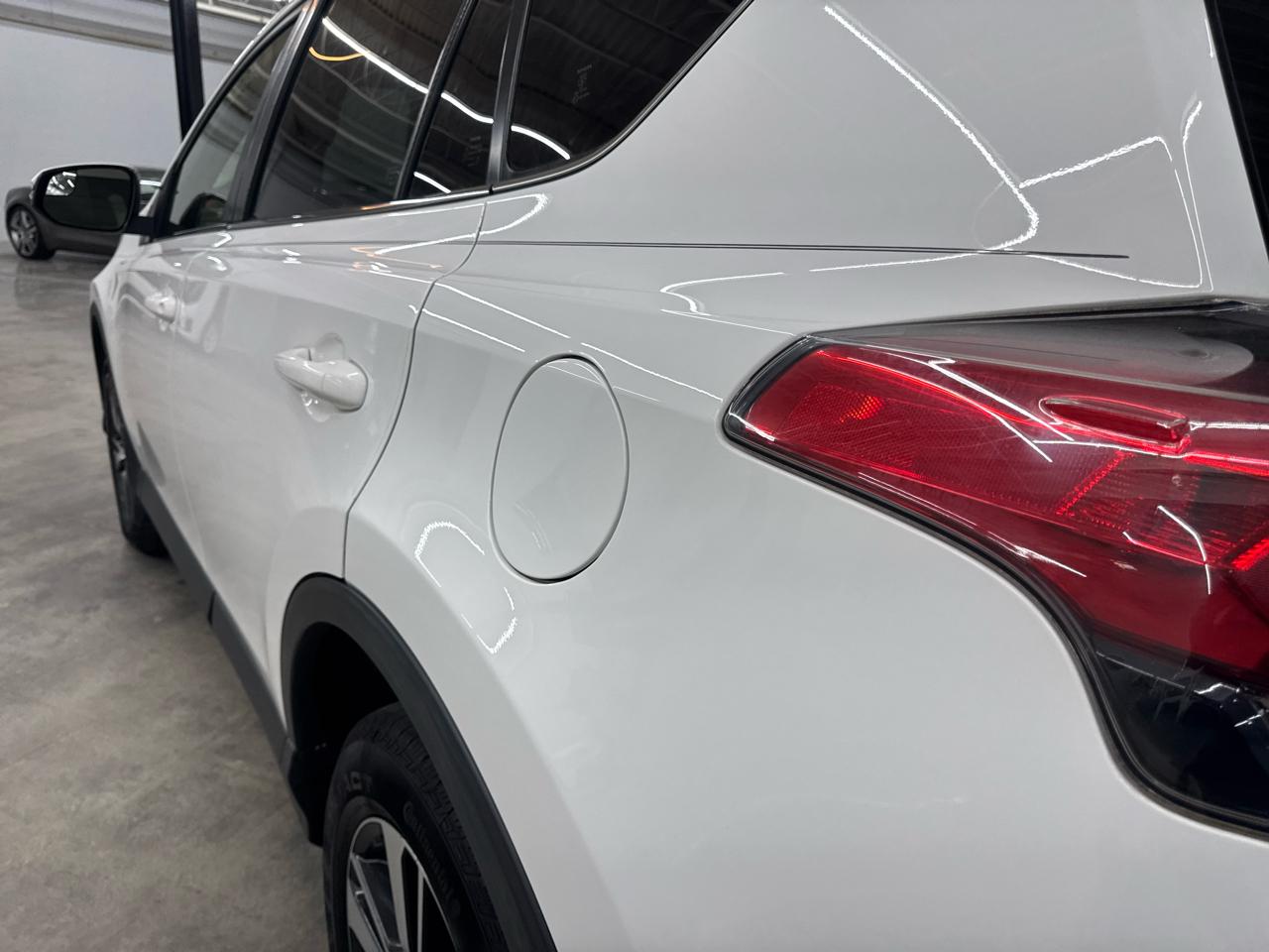 Toyota RAV4 XLE FWD (Natl) 2017