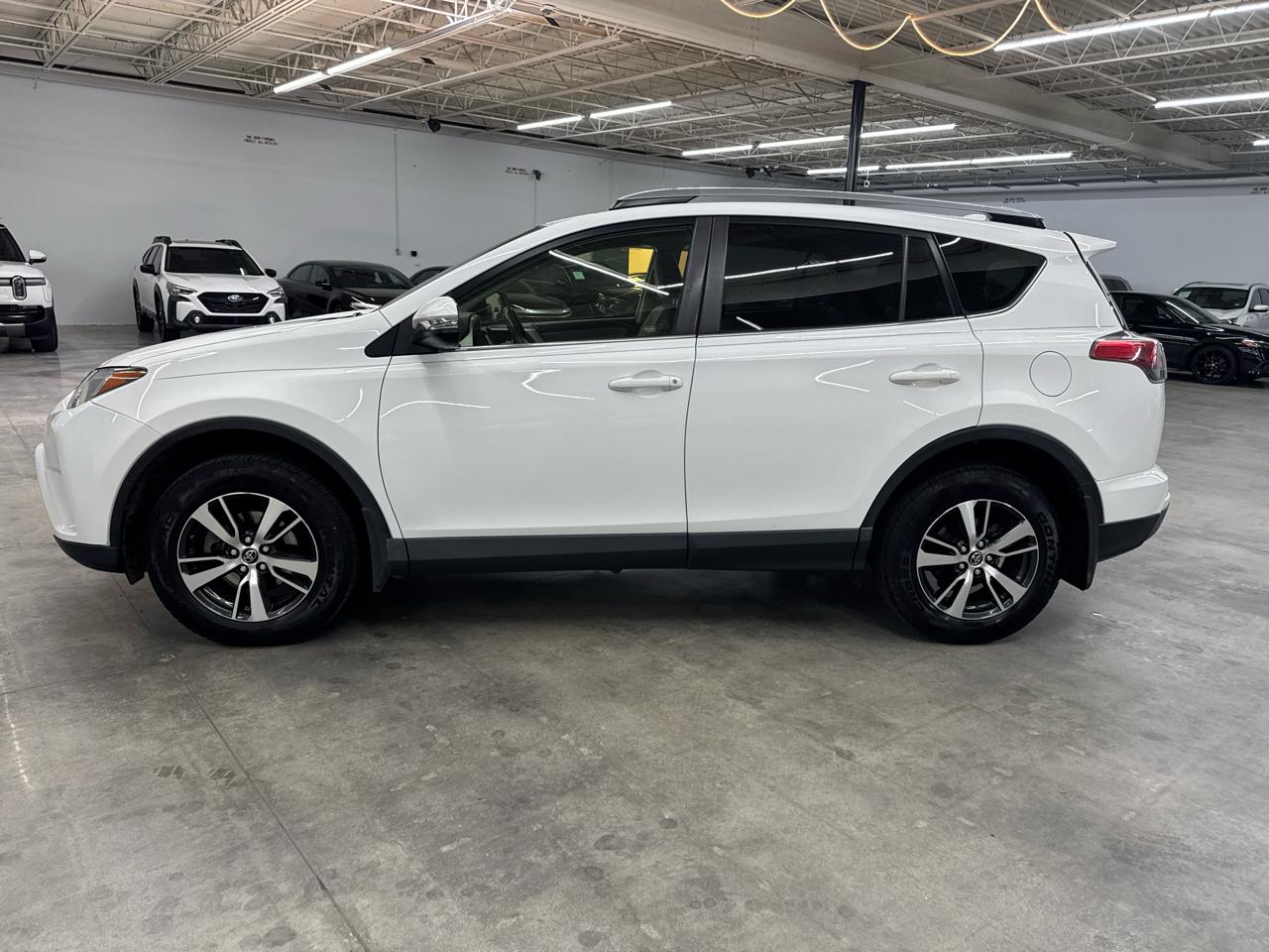 Toyota RAV4 XLE FWD (Natl) 2017