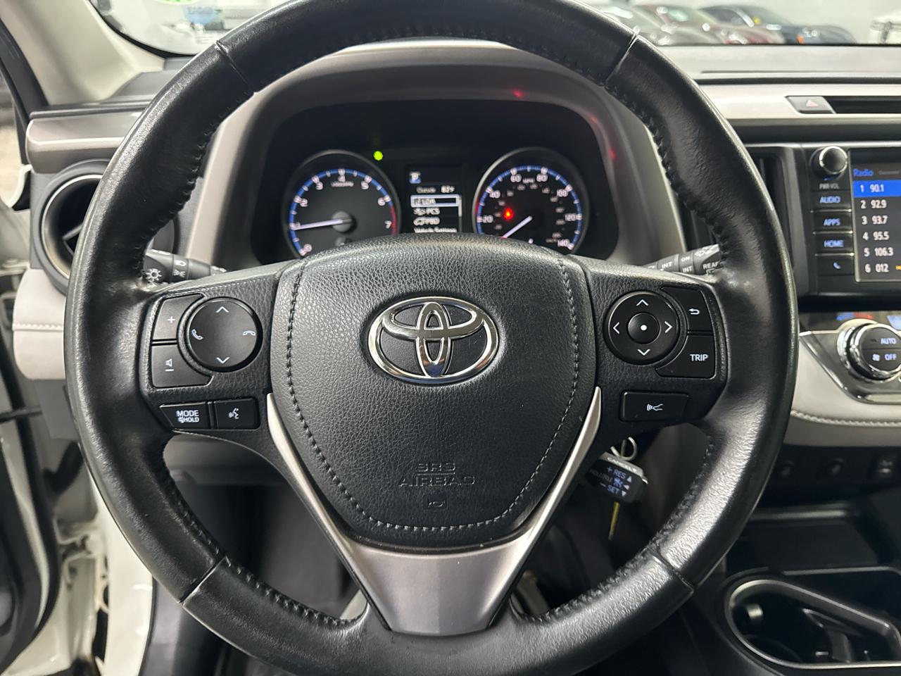 Toyota RAV4 XLE FWD (Natl) 2017