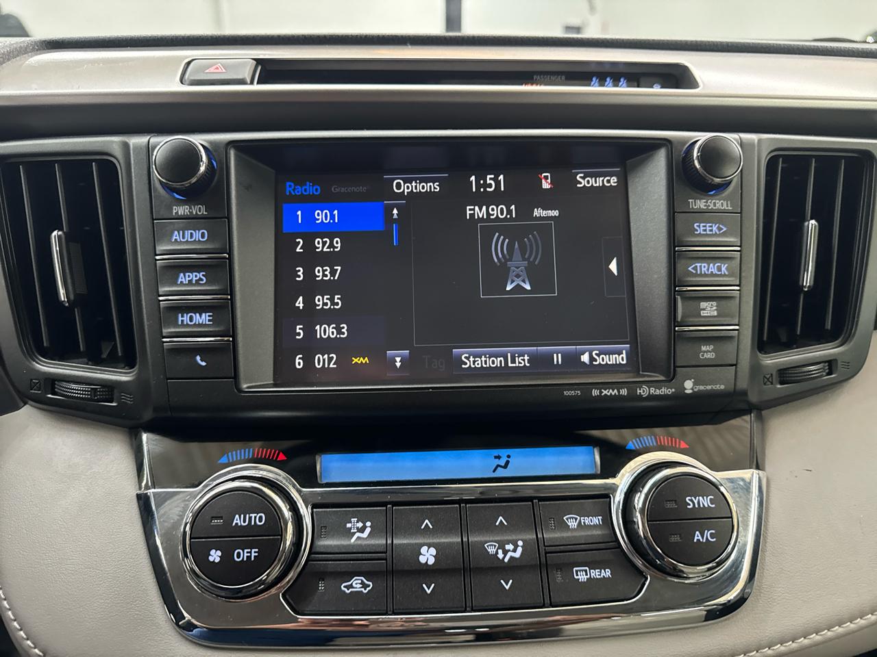 Toyota RAV4 XLE FWD (Natl) 2017